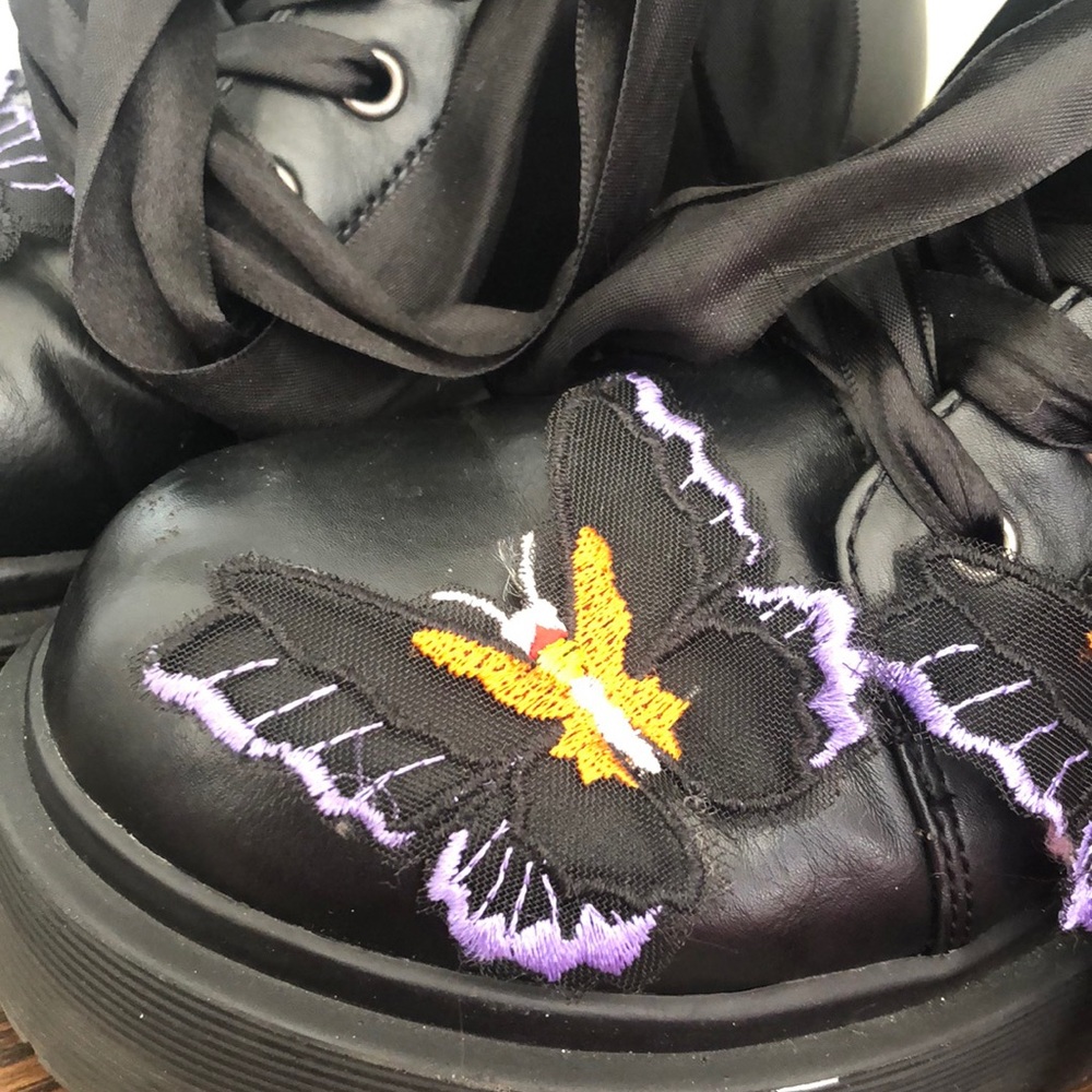 YRU Betterfly Boots - Picture 2 of 5